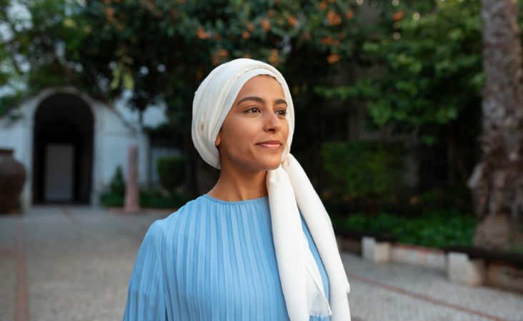 Jewish woman wearing traditional headwear